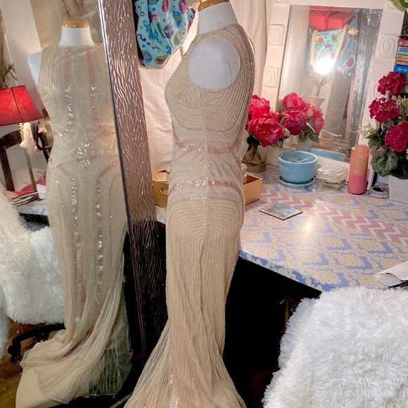 🌷BABEYOND🌷 Gold & Cream Coloured Sequinned Evening Dress - Picture 5 of 9